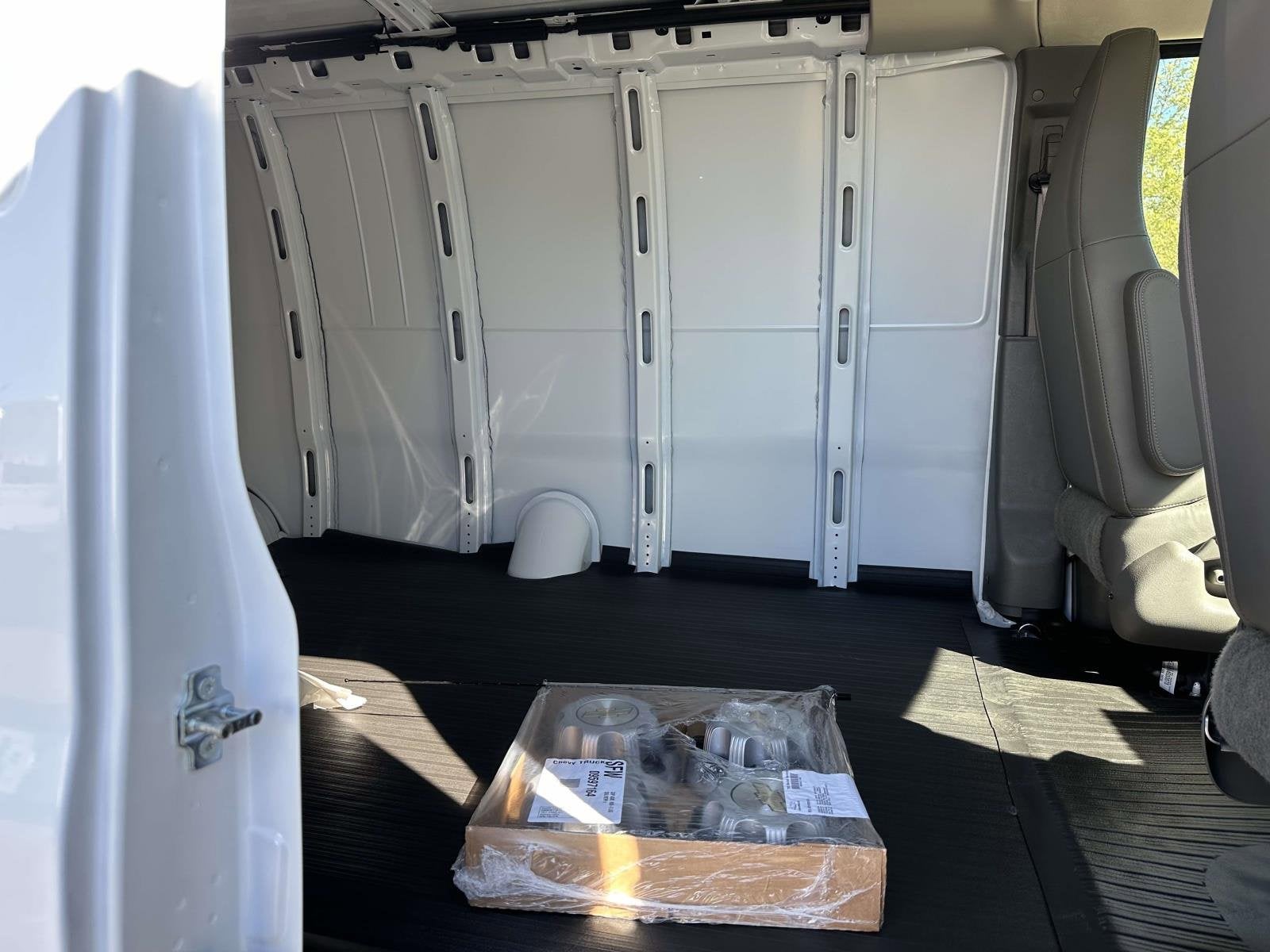 2025 Chevrolet Express Cargo 2500 WT