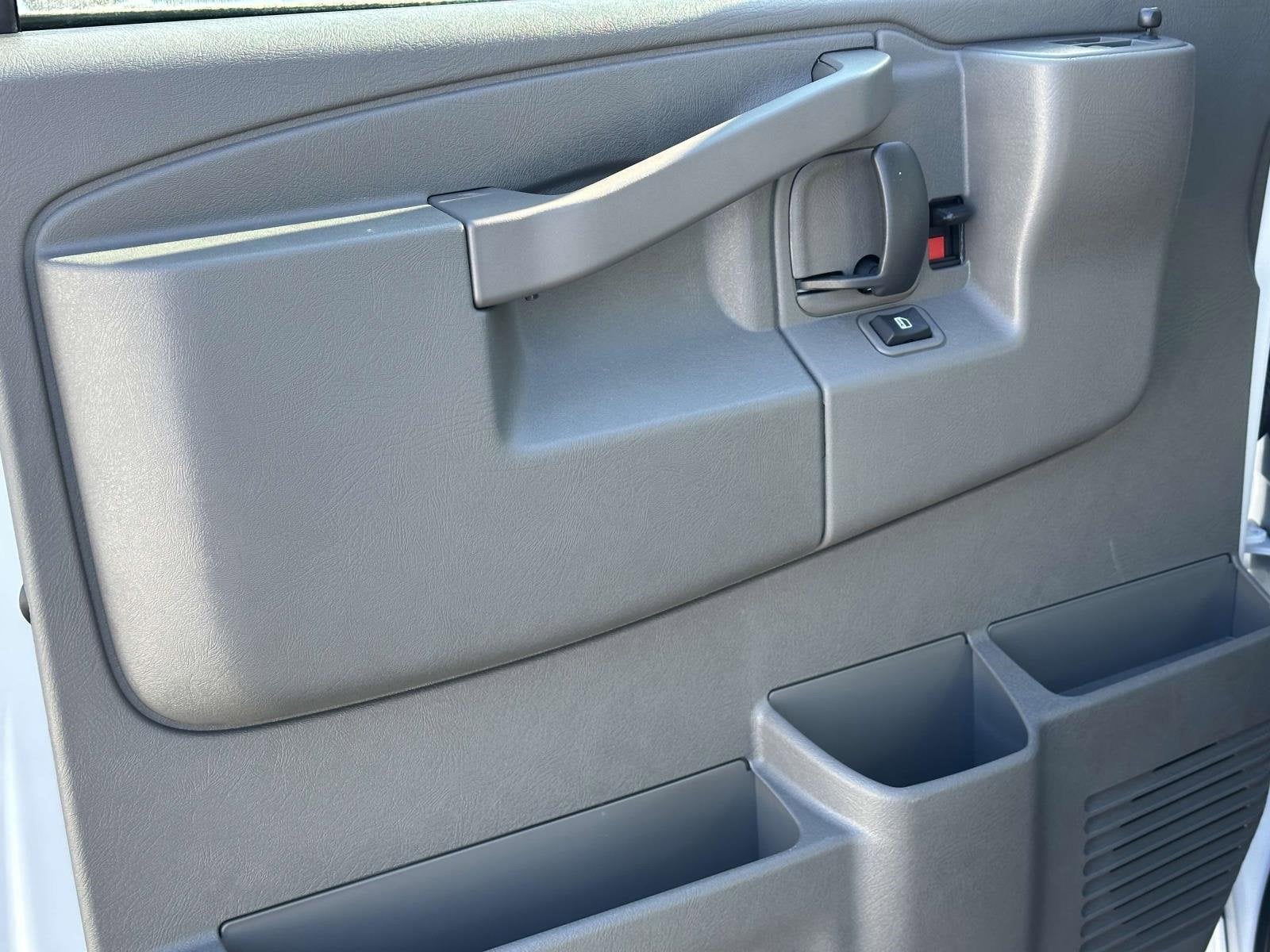 2025 Chevrolet Express Cargo 3500 WT