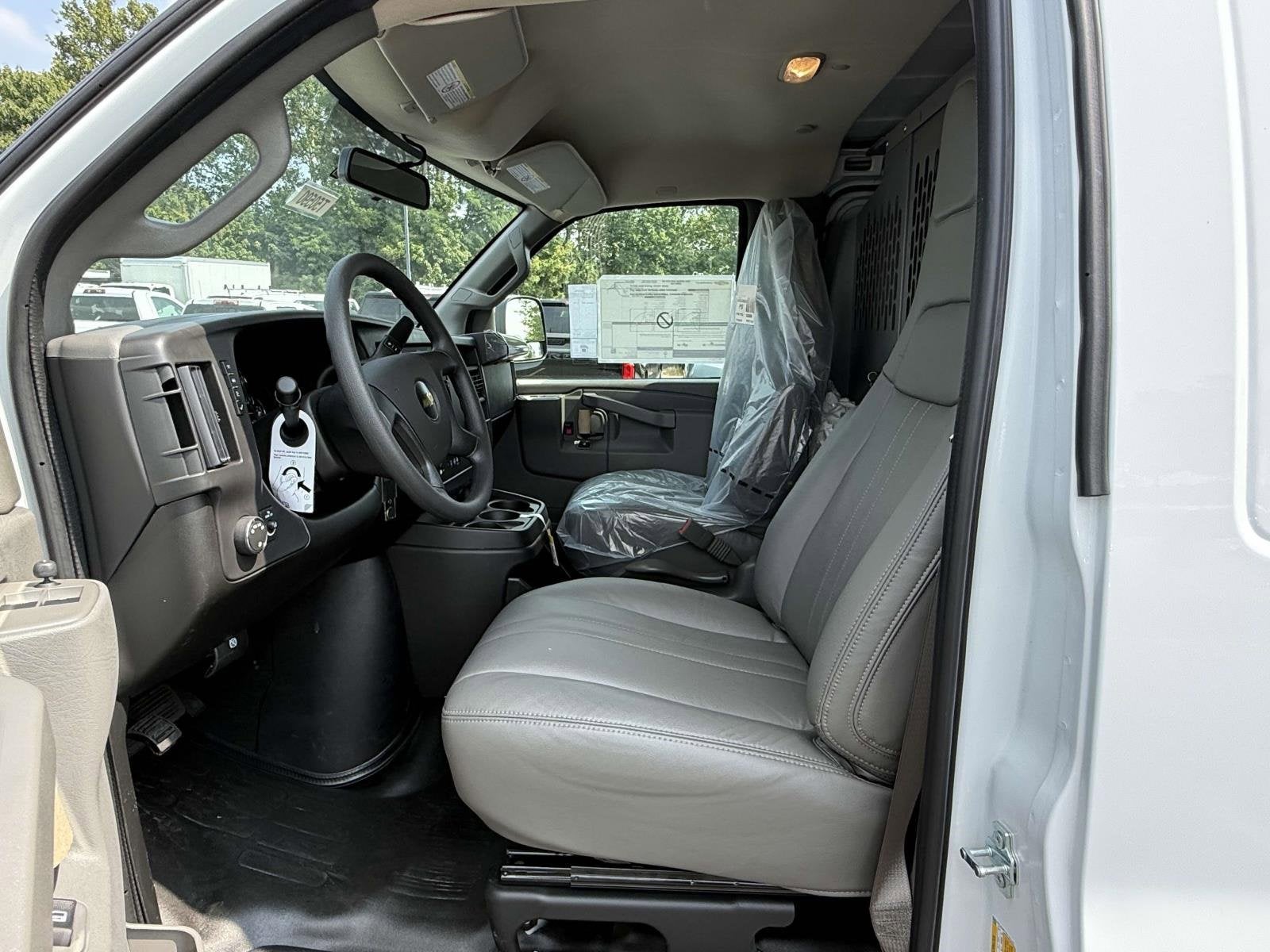 2025 Chevrolet Express Cargo 3500 WT