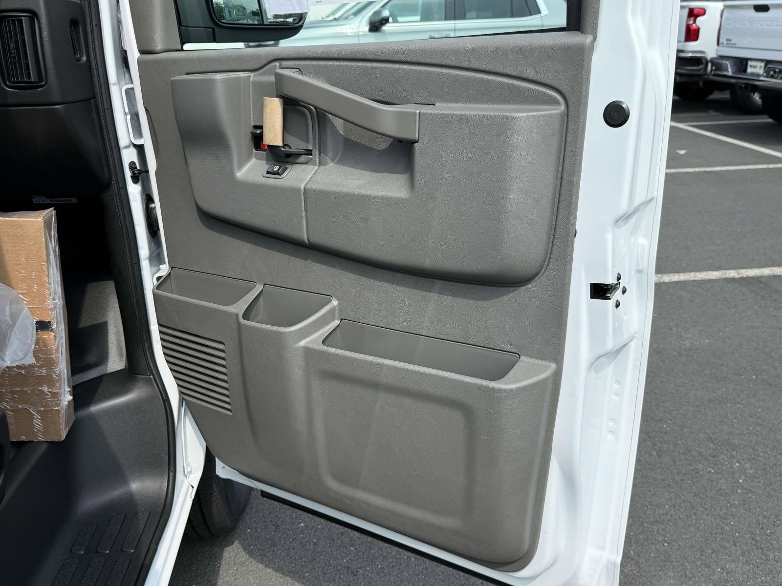 2025 Chevrolet Express Cargo 3500 WT